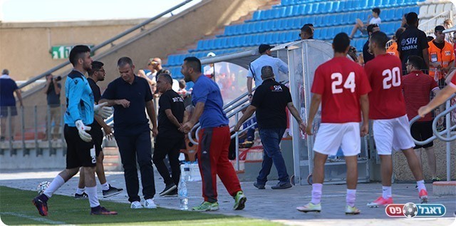 הספסל של "רובי שפירא" חוגג את השער של גדי מלסה (עודד חסין)